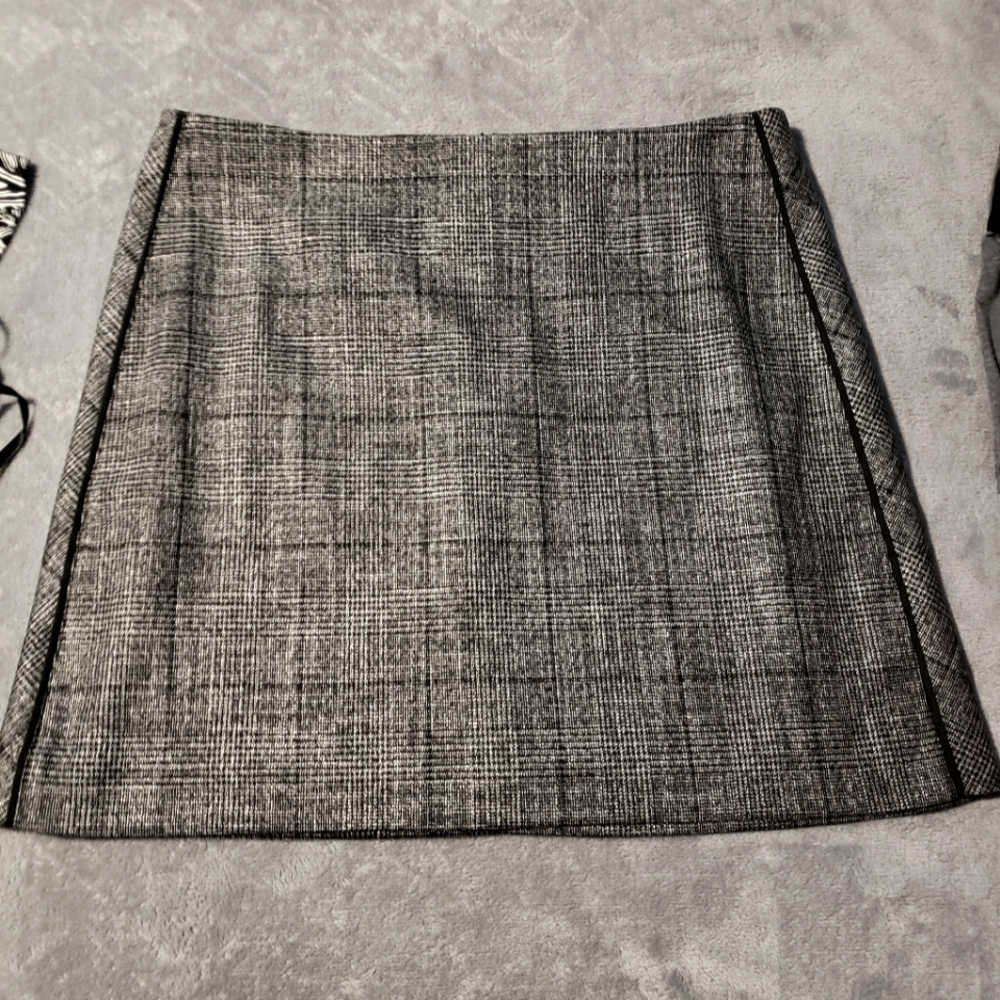 Banana Republic sz 8P mini skirt black and white plaid